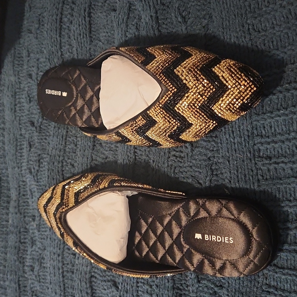 Brand new metallic design Birdies size 8.5 The Swan style